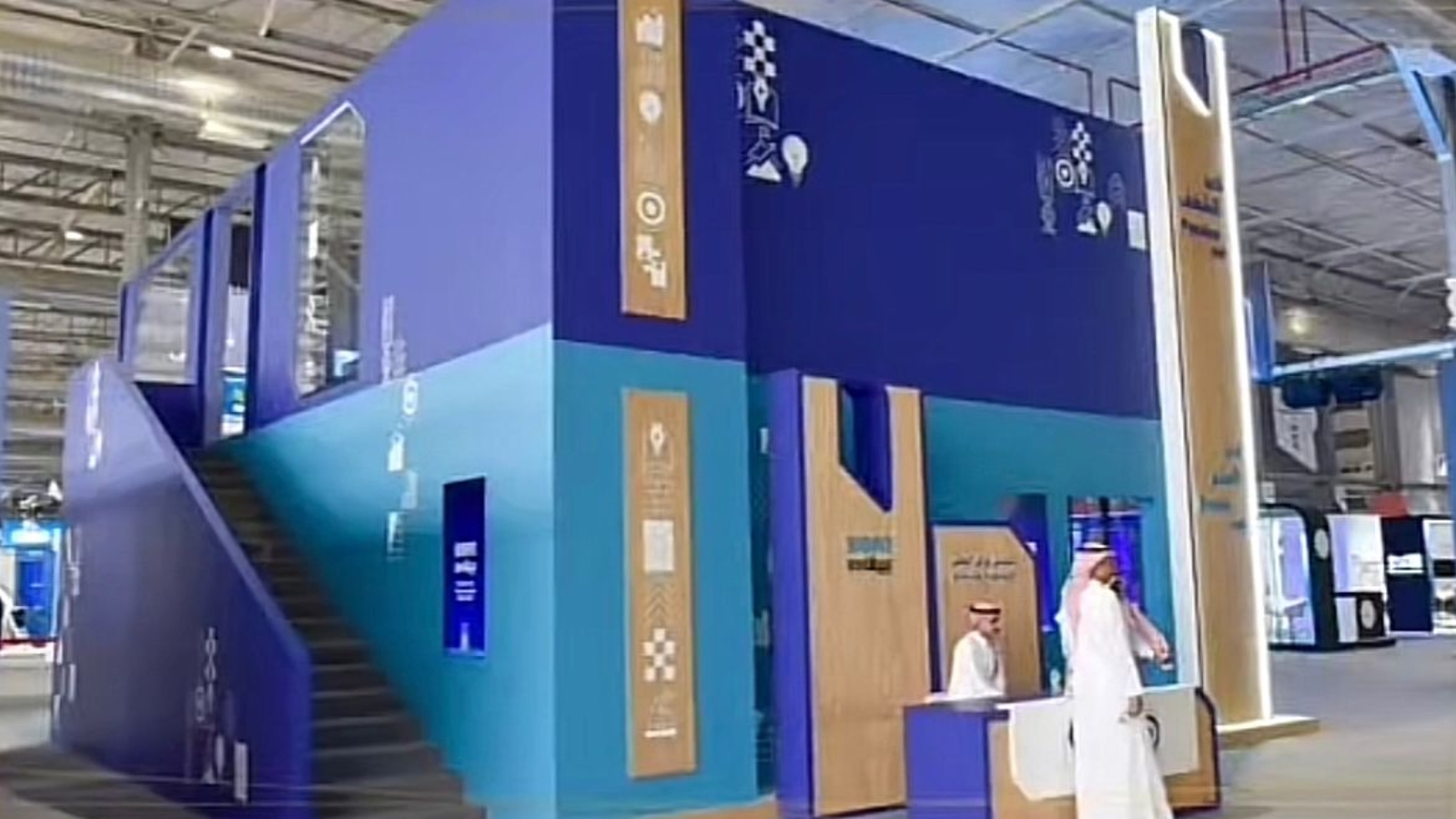 تصميم وتنفيذ العلامات التجارية